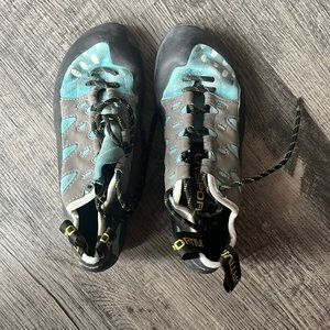 La sportiva woman’s climbing shoes